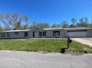 10914 Hunters Creek Dr, Lebanon, IL