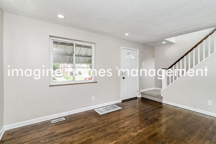 5 bed, 4.0 bath, 2150 sqft, $2,899 — Photo 4