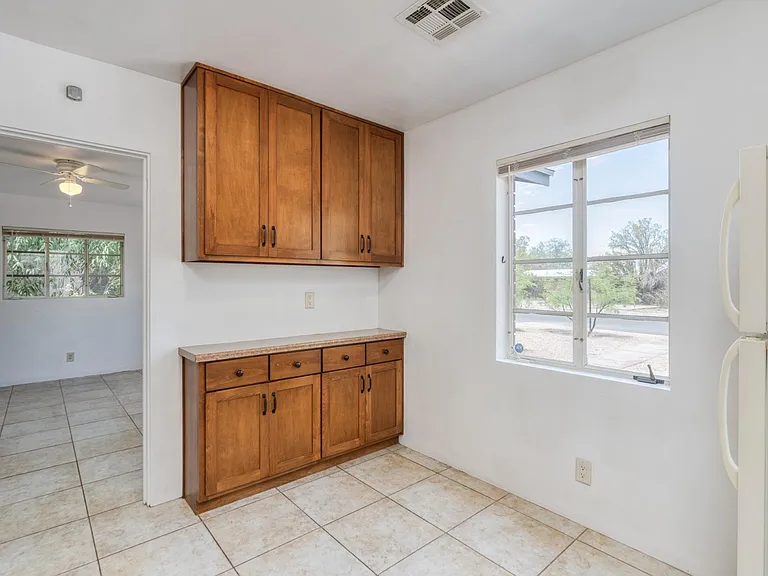 1120 E Waverly St — Photo 15