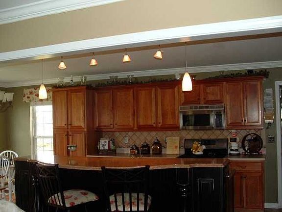 2nd image of 9455 Hickory Knoll Ln