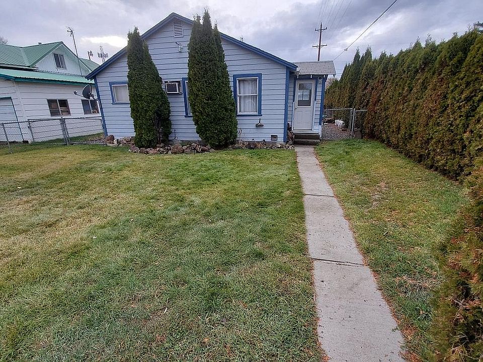 Front of 309 N Lewis St