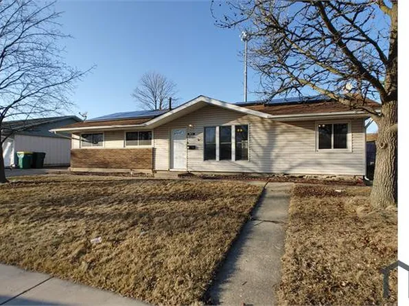 52 Beacon Ave, Romeoville, IL 60446