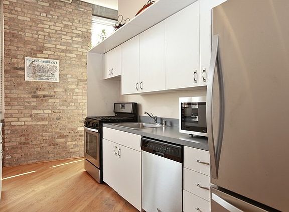 4th image of 2510 N Wayne Ave APT 303