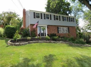 100 Carol Dr, Mcmurray, PA 15317