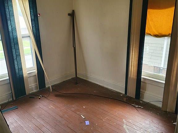 3rd image of 156 Islington St
