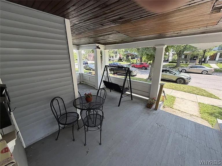 212 Richmond Ave — Photo 14