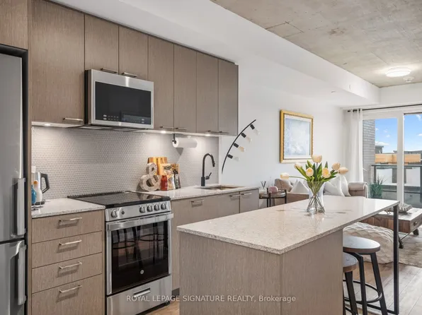 1808 Saint Clair Ave W #403, Toronto, ON M6N 0C1