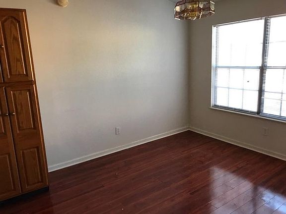 5th image of 806 Villaview Way
