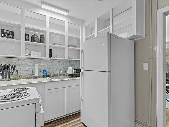 5th image of 812 Buena Vista Dr #A