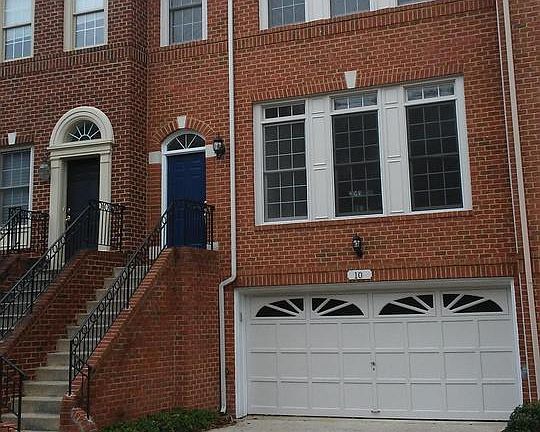 2nd image of 10 Crofton Hill Ct