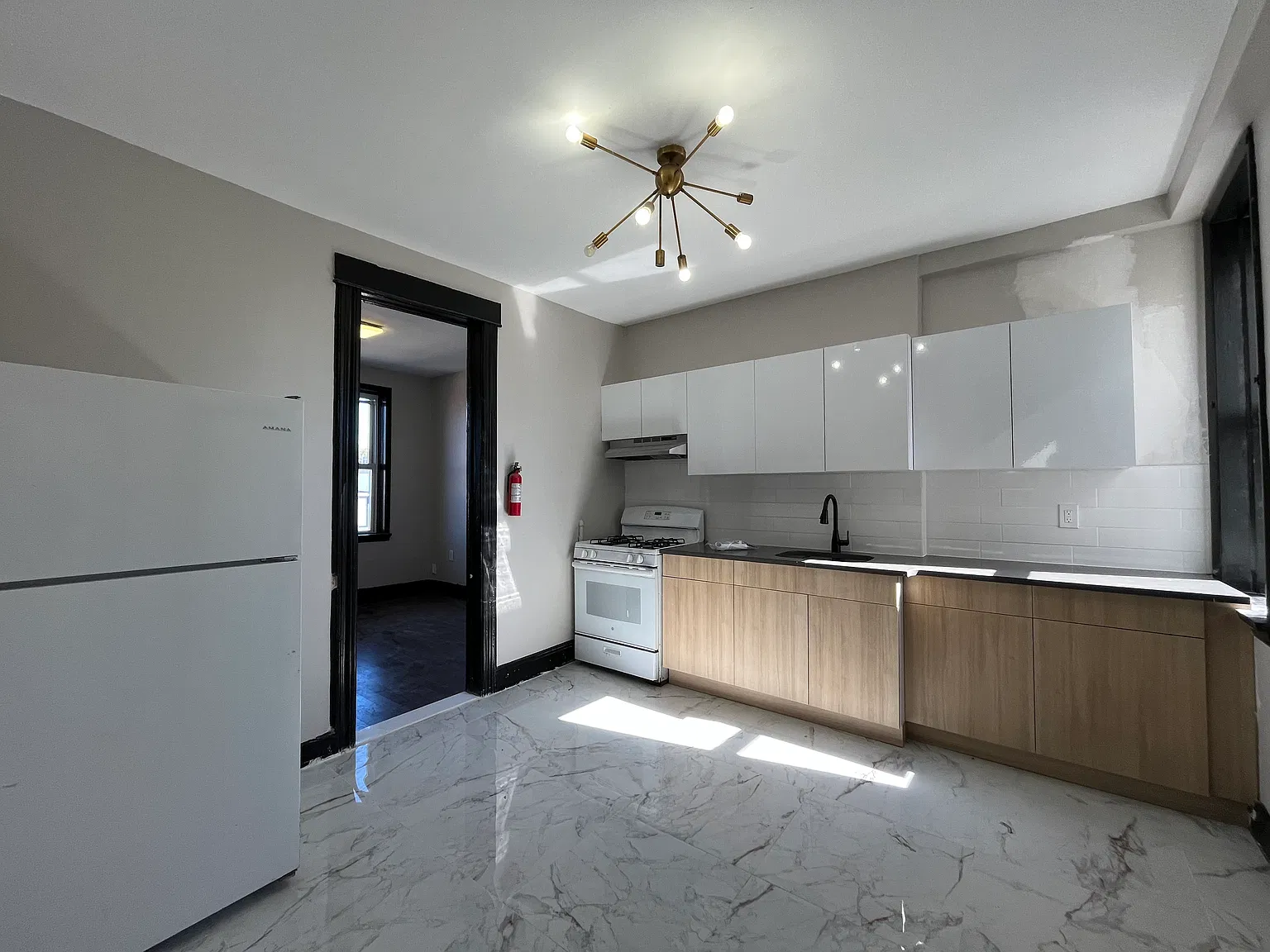 2 bed, 700 sqft, $1,895 — Photo 1