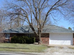 302 S Main St, Nixa, MO 65714