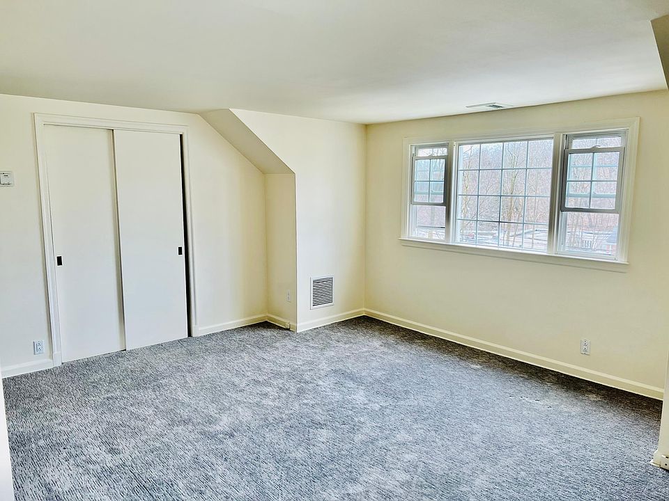 1st image of 7 Kensico Knoll Pl #2