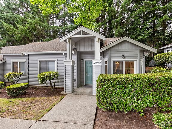 2nd image of 17909 NE 93rd Way #2