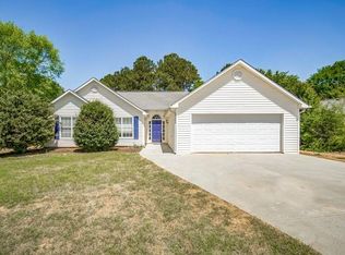 1013 Edgewater Ln, Hoschton, GA 30548