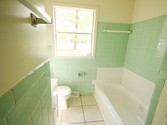 3rd image of 529 Smithfield Ave