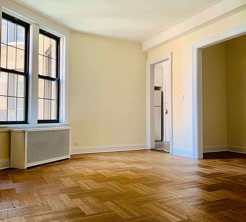 1st image of 910 W End Ave APT 8D