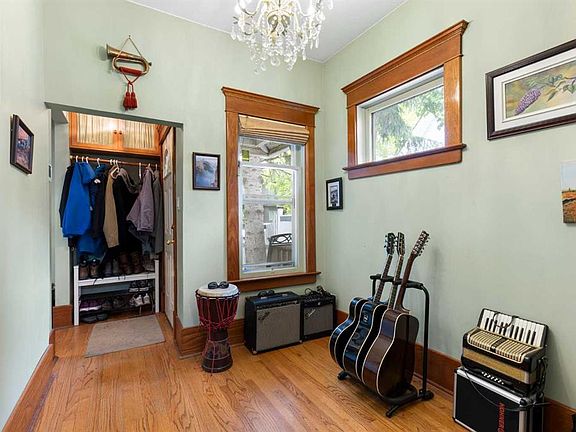 5th image of 508 S 10th Ave NE