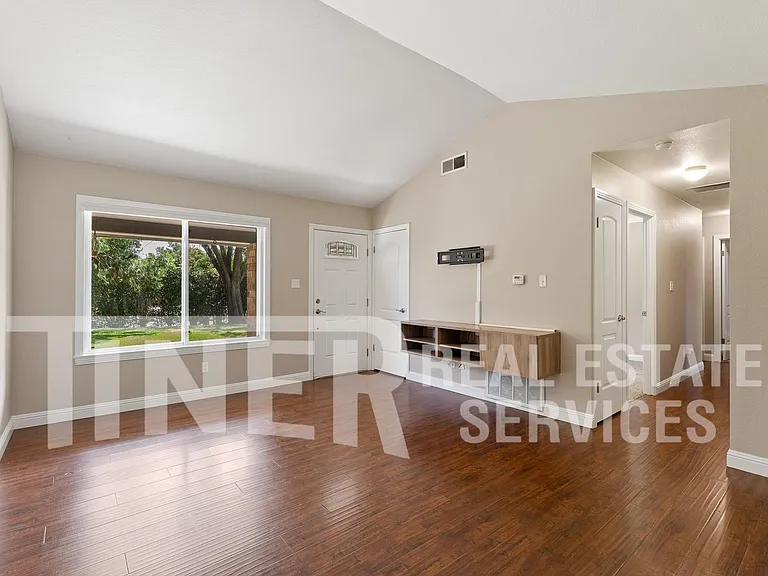 8950 Salmon Falls Dr — Photo 6