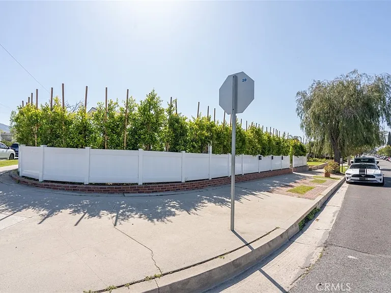 2848 N Frederic St — Photo 28