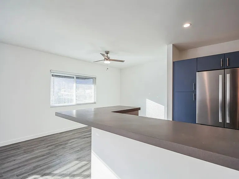 671 S. Riverside Drive — Photo 2