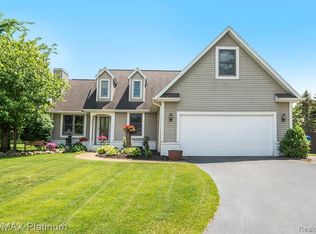6401 Woodbrook Ct, Linden, MI 48451