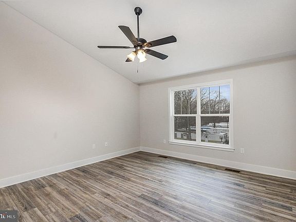 4th image of 1027 John Paul Jones Dr