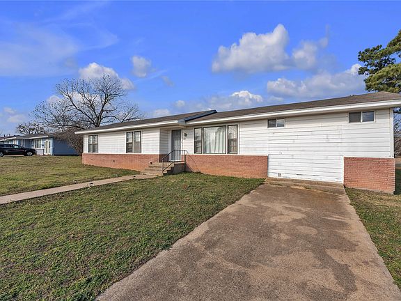 4th image of 100 Rosedale Ave