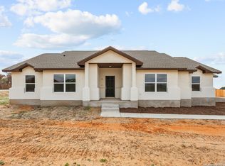 70 Log Cabin Way, Poteet, TX 78065