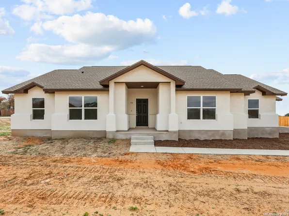 70 Log Cabin Way, Poteet, TX 78065