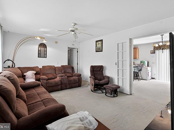 5th image of 520 Manheim Ave