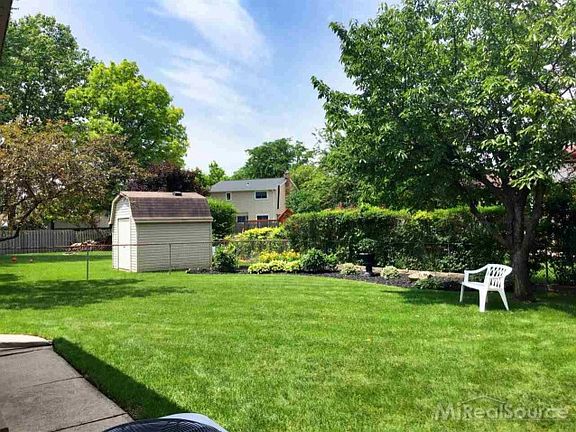 5th image of 39125 Chantilly Dr