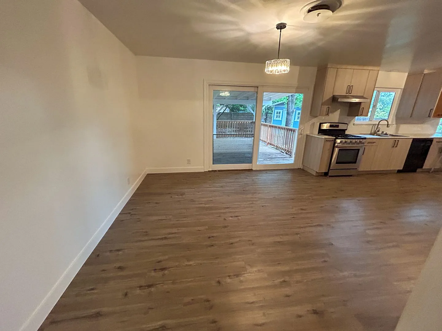 Large Backyard Well Kept 3 Bed 2 Bath Home! — Photo 4