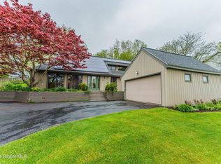 7 Meadow Ln, Albany, NY