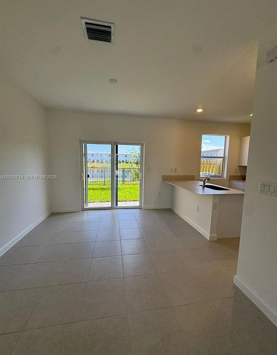 Del Mar — Photo 2