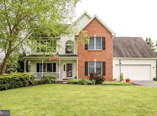 1 Northern Dancer Dr, Dillsburg, PA 17019