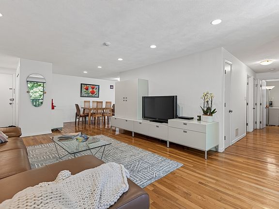5th image of 131 Pierce St APT 304