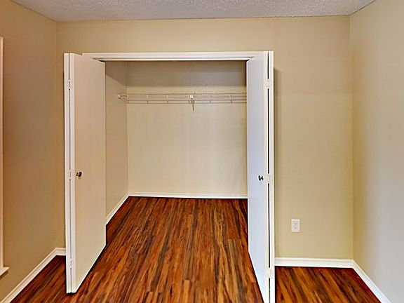 5th image of 615 Eagle Trace Dr