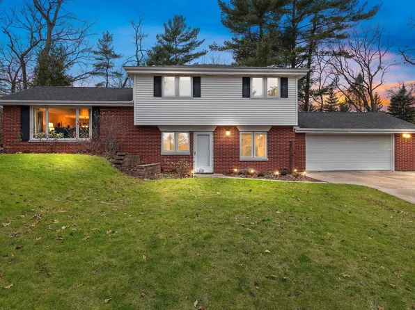 1009 Mount Mary Dr, Green Bay, WI 54311