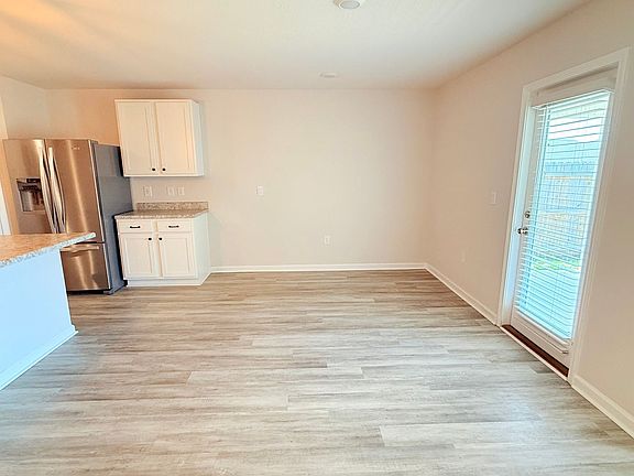 5th image of 4409 Redbay Ct