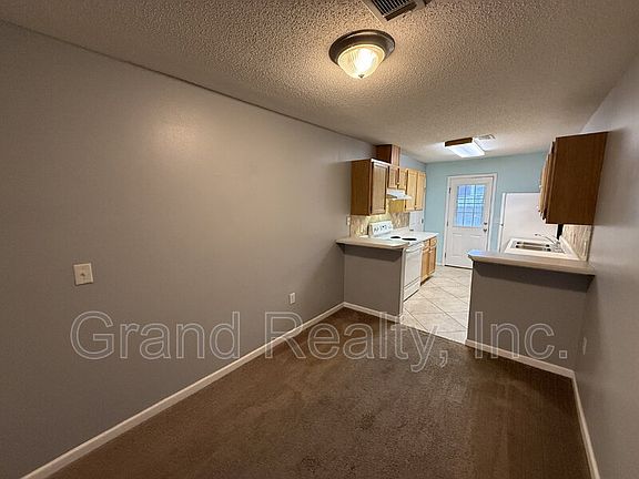 4th image of 1015 Peakview Dr