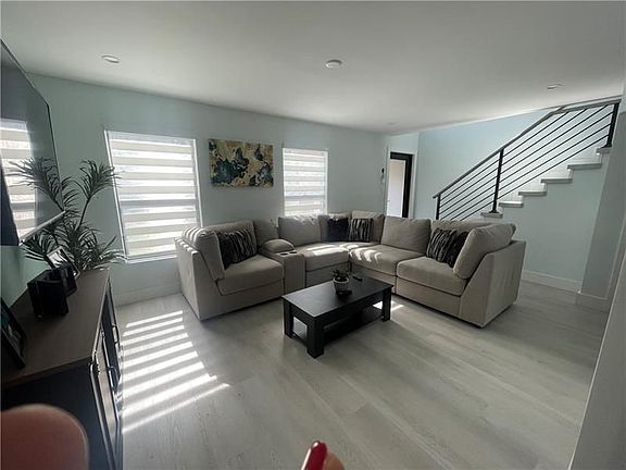 4th image of 42 Madrid Ln