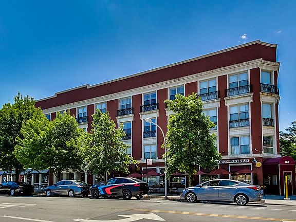 3rd image of 405 E Oakwood Blvd #L4