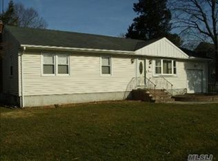 171 W 19th St, Huntington Station, NY 11746
