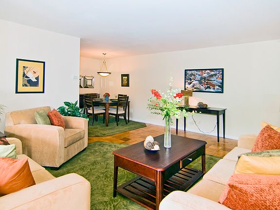 living room/dining room