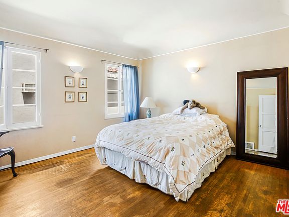 3rd image of 347 N Croft Ave
