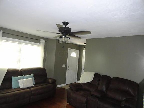 3rd image of 332 Waterford Pl