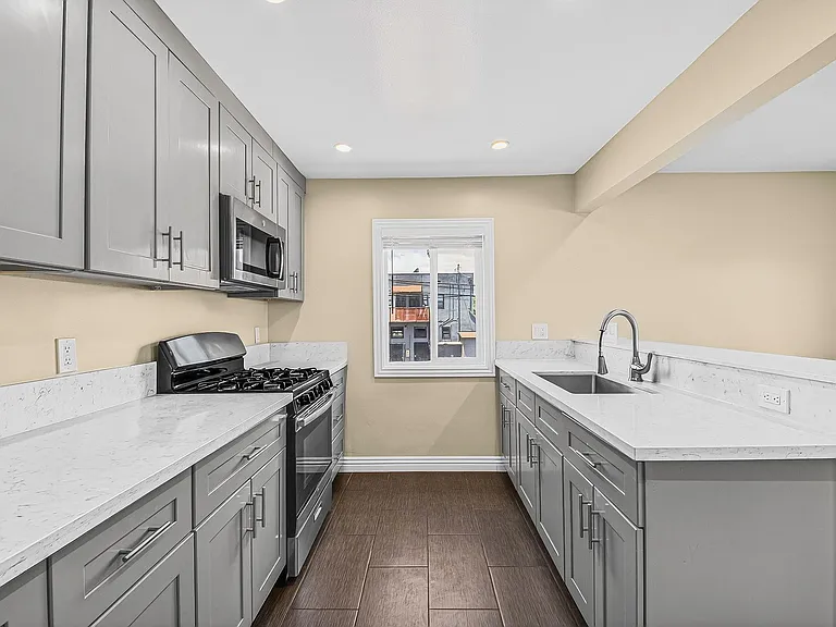 1831 Lime Ave — Photo 9