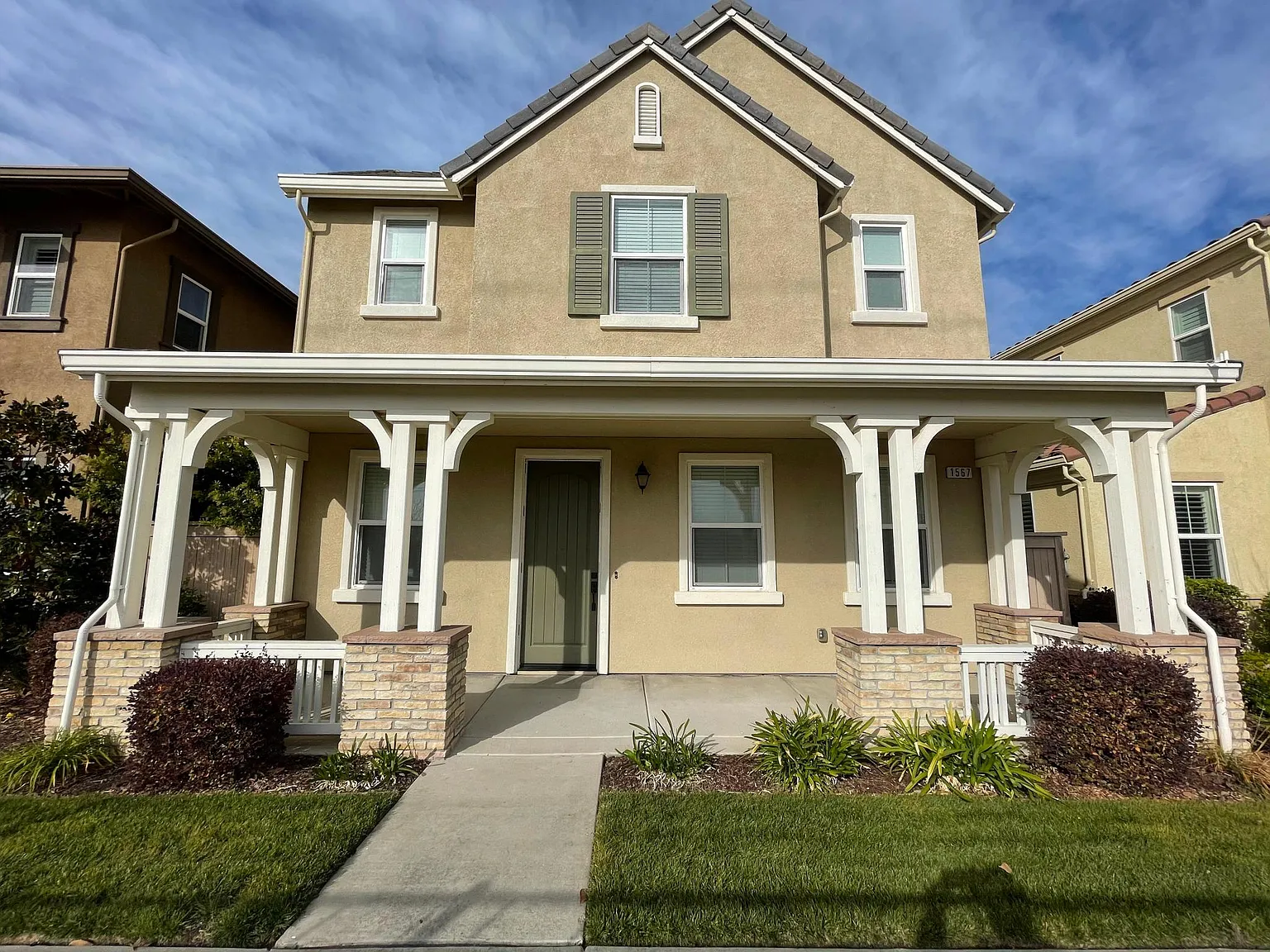 4 bed, 2203 sqft, $3,300 — Photo 2
