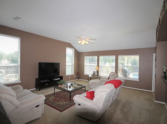 3rd image of 838 Greenwood Cir